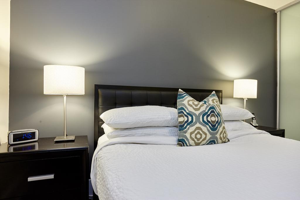 Atlas Suites - Cn Tower & Convention Centre Торонто Номер фото