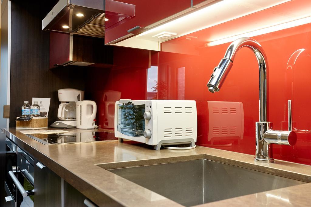 Atlas Suites - Cn Tower & Convention Centre Торонто Экстерьер фото